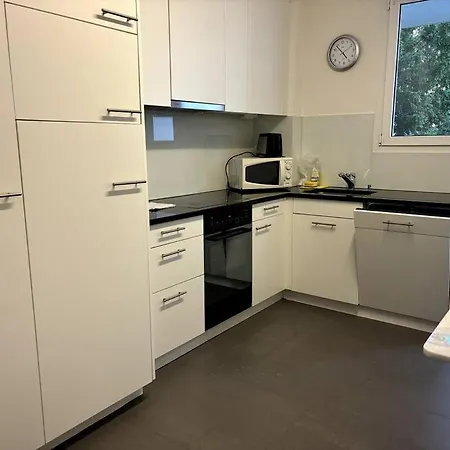 Apartment Cozy 2br Near - 8 *