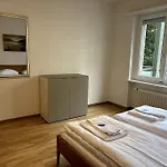 Cozy 2br Near - 8 Apartment Zurich