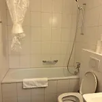 Cozy 2br Near - 8 *